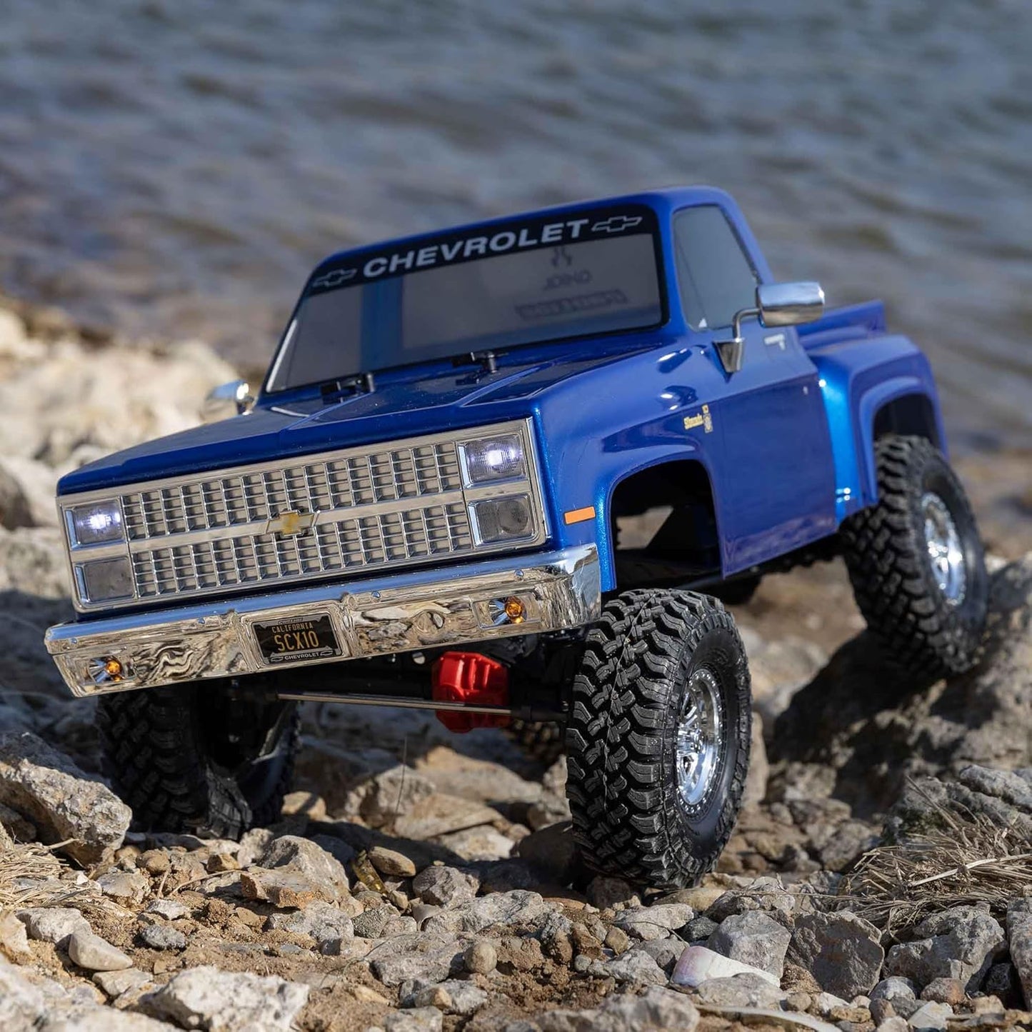 Axial SCX10 III 1982 Chevy K10 Base Camp 1/10 4WD RTR RC Rock Crawler – Blue