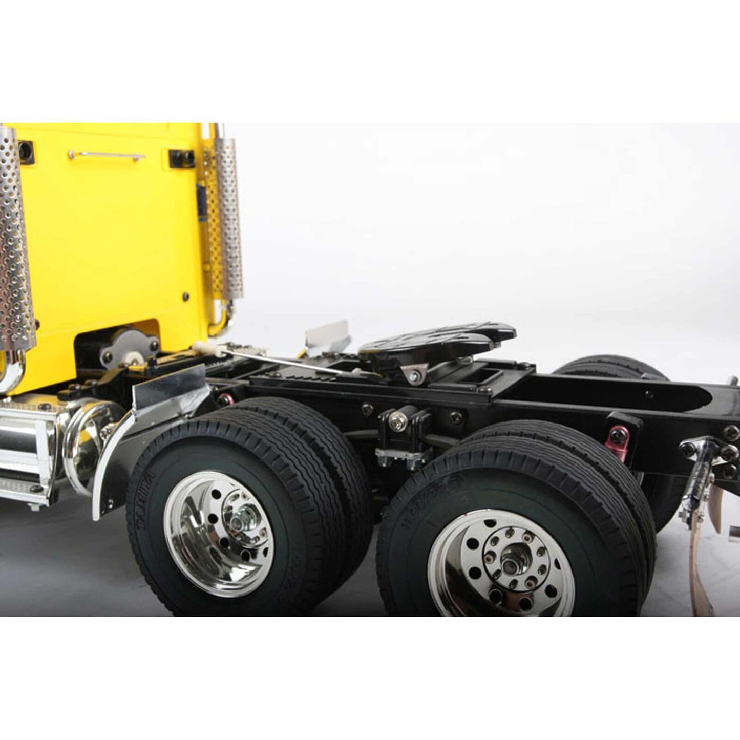 Tamiya 1/14 Globe Liner 2WD RC Semi Tractor Kit – Classic Cabover Scale Truck