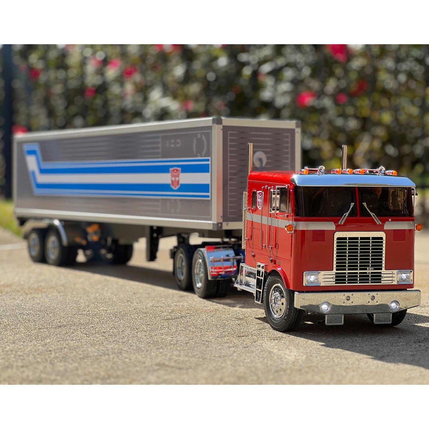 Tamiya 1/14 Globe Liner 2WD RC Semi Tractor Kit – Classic Cabover Scale Truck