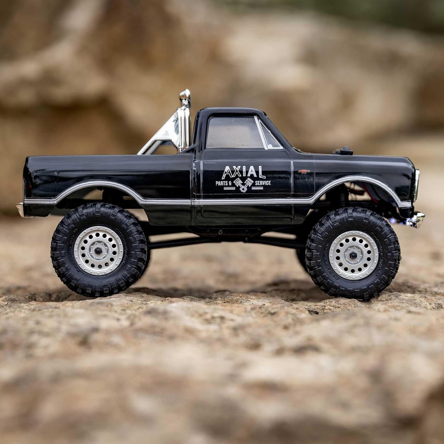 Axial SCX10 III Base Camp 1/10 Scale 4WD Brushed Rock Crawler – 1982 Chevrolet K10 Ready-to-Run