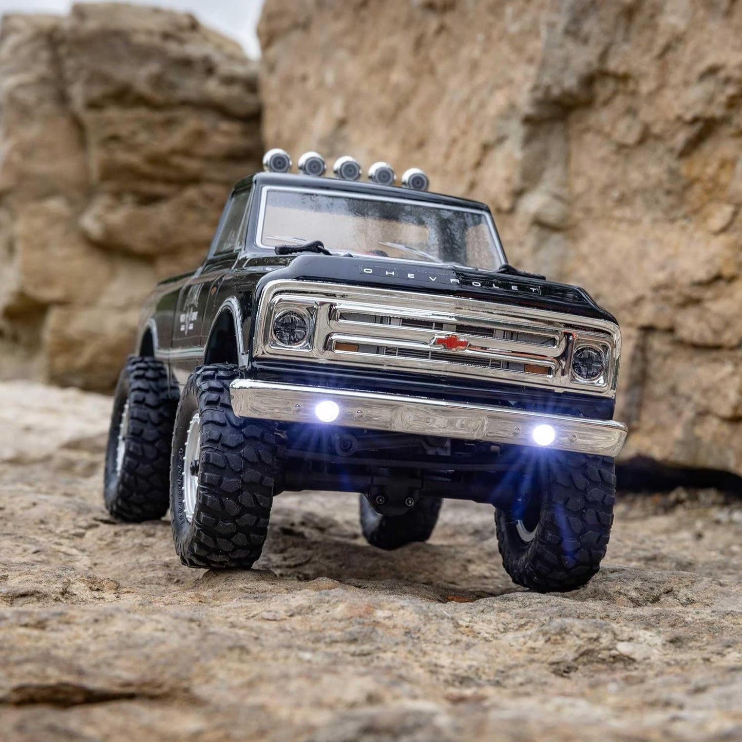 Axial SCX10 III Base Camp 1/10 Scale 4WD Brushed Rock Crawler – 1982 Chevrolet K10 Ready-to-Run