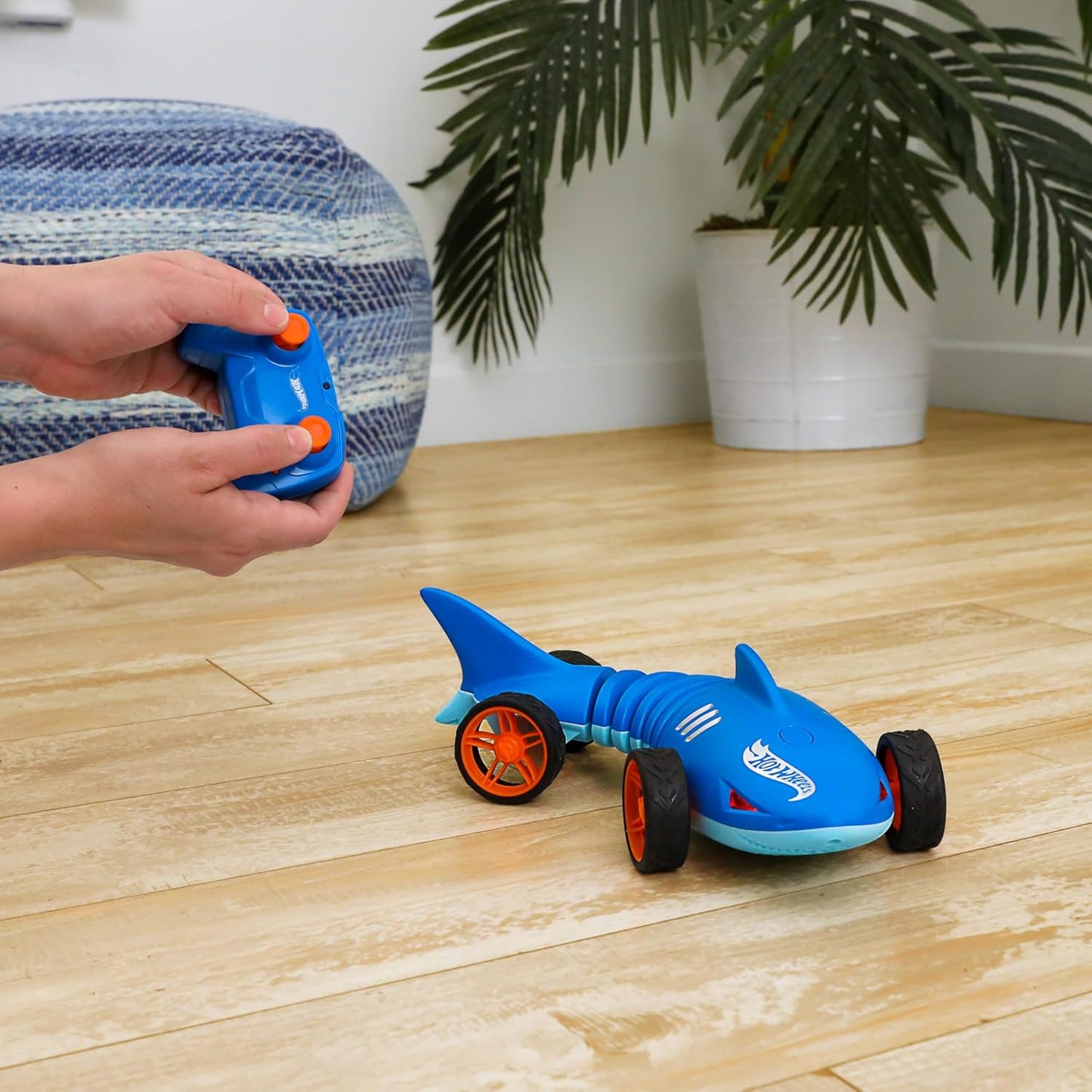 Hot Wheels RC 1:15 Scale Shark Speeder for Kids