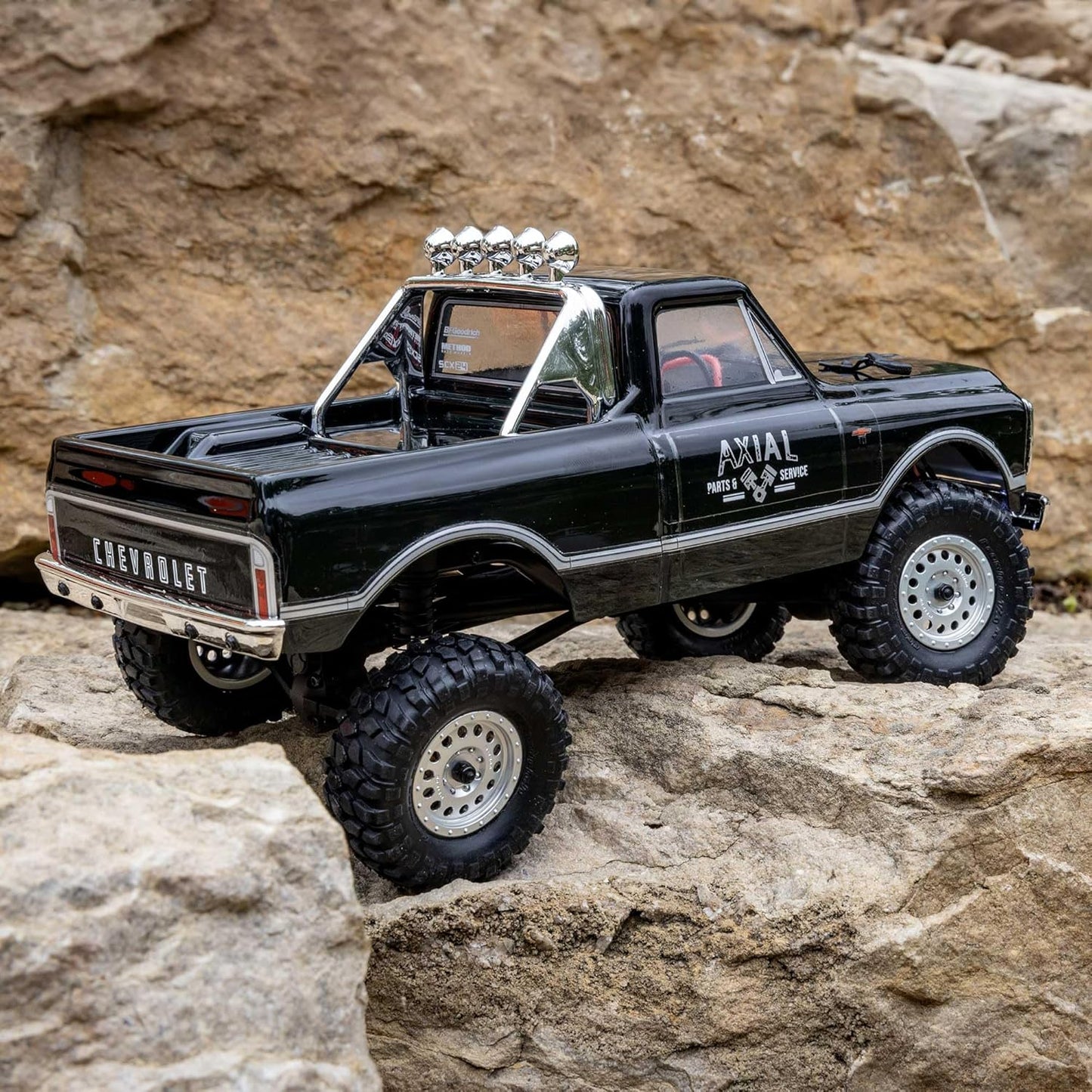 Axial SCX10 III Base Camp 1/10 Scale 4WD Brushed Rock Crawler – 1982 Chevrolet K10 Ready-to-Run